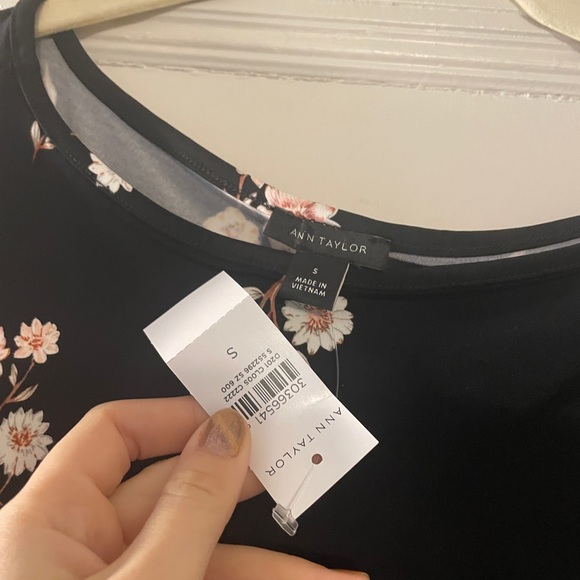 Ann Taylor NWT Floral Jersey Smocked
Waist Top S - Picture 3 of 4